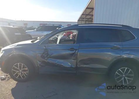 2019 Volkswagen Tiguan 2.0T Se/2.0T Sel/2.0T Sel R-Line/2.0T Sel R-Line Black из США, поврежденный, VIN 3VV3B7AX2KM063310